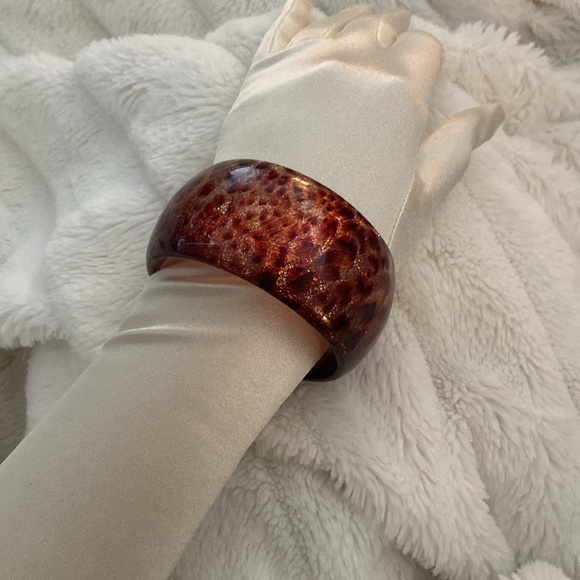 Leopard print glitter resin bracelet - Picture 7 of 7